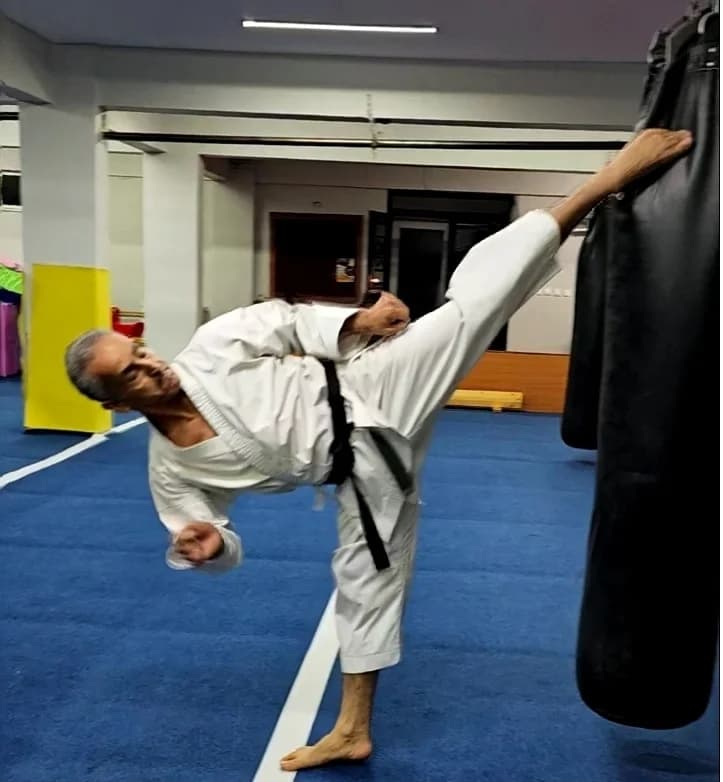 Karate'de "Hara" Gücü: Merkez Bölgesi Teknikleri Nasıl Güçlendirir ve Sakatlıkları Önler?